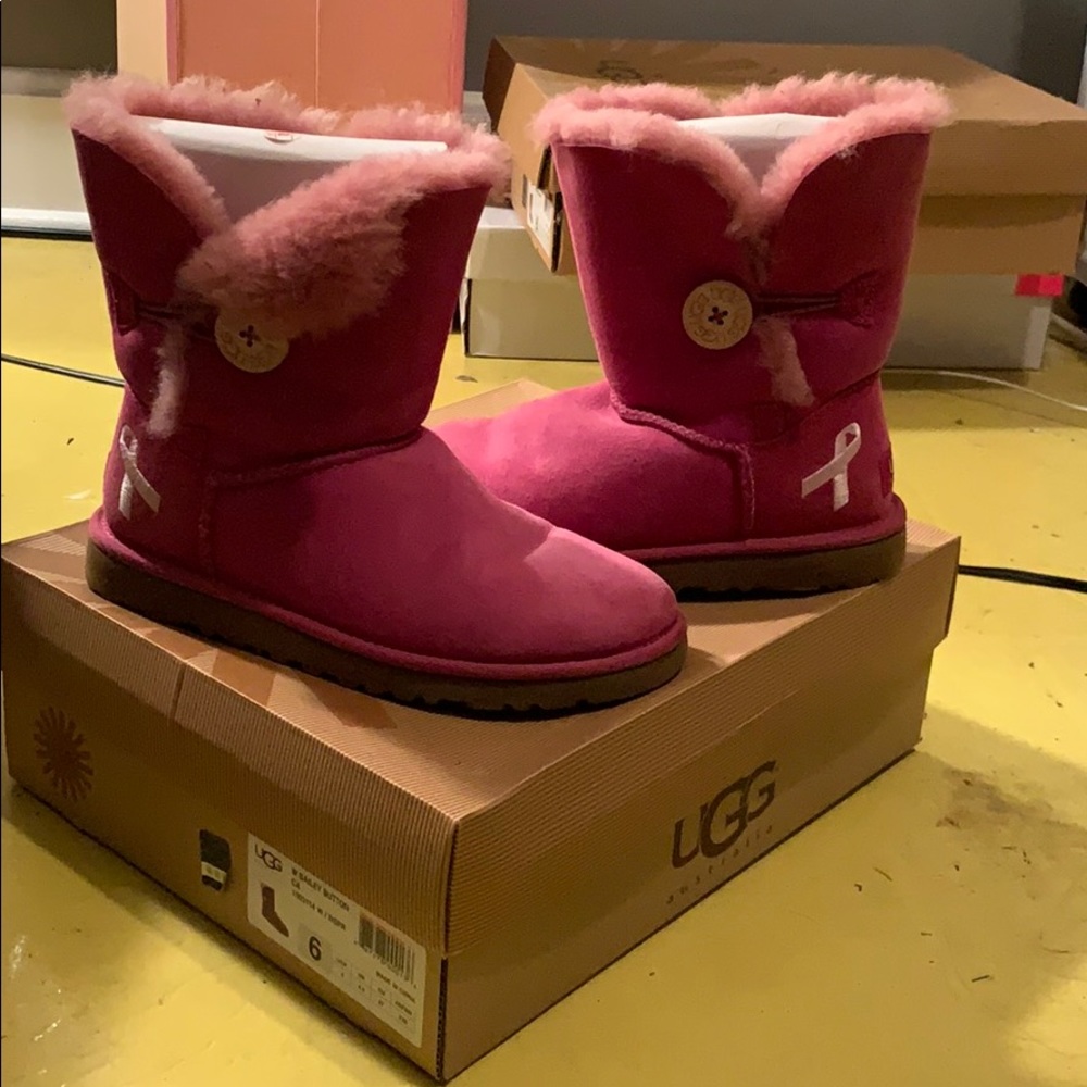 BREAST CANCER RIBBON UGGS